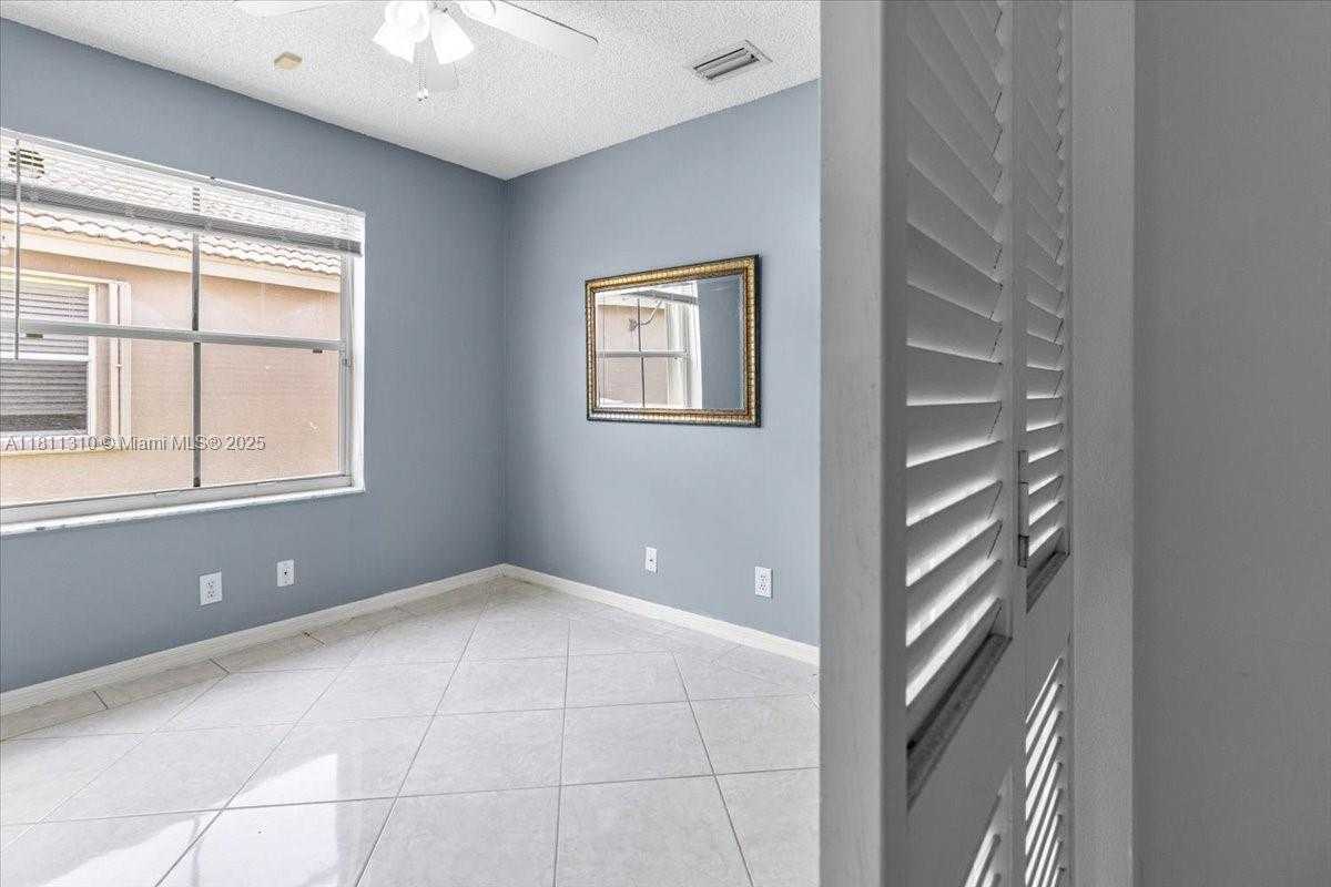 Small Image of 930 BRIAR RIDGE RD, Weston Number 59