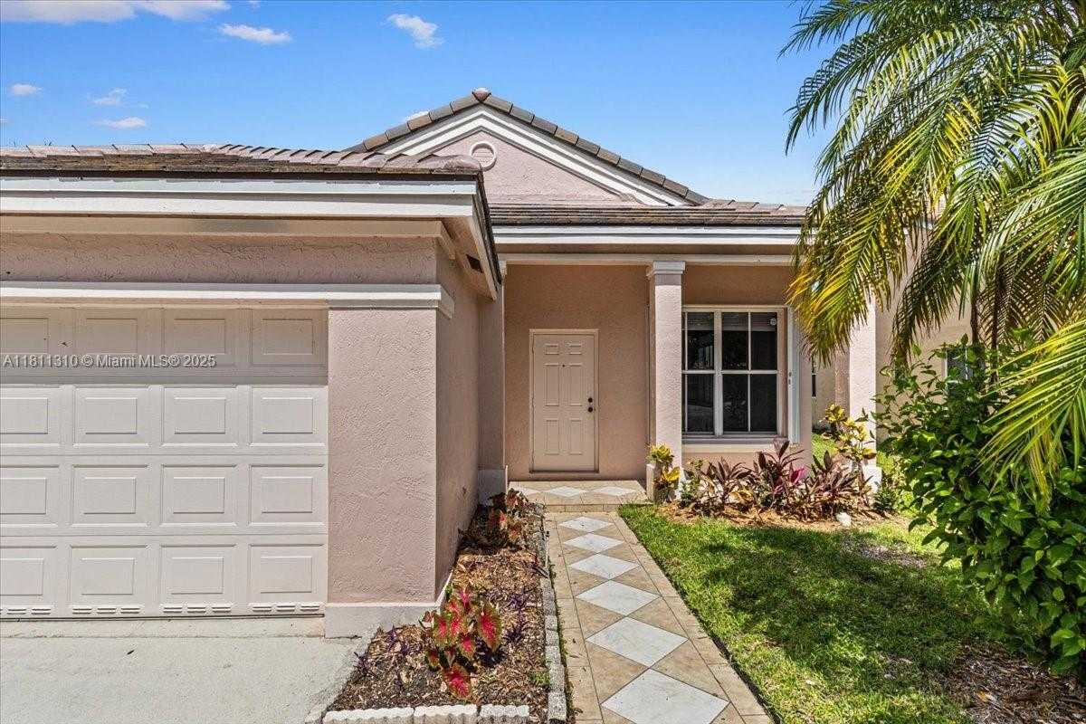 Small Image of 930 BRIAR RIDGE RD, Weston Number 6