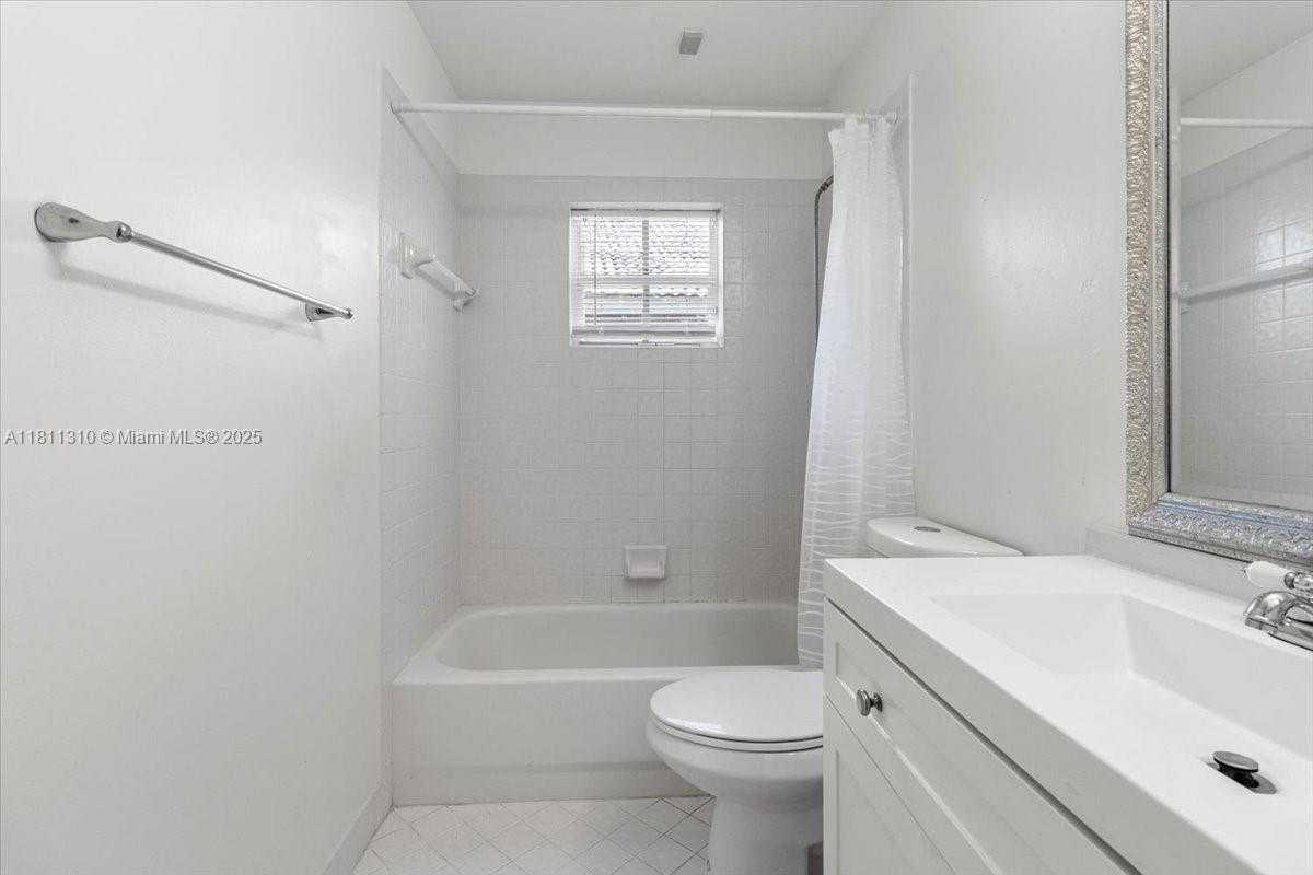Small Image of 930 BRIAR RIDGE RD, Weston Number 60