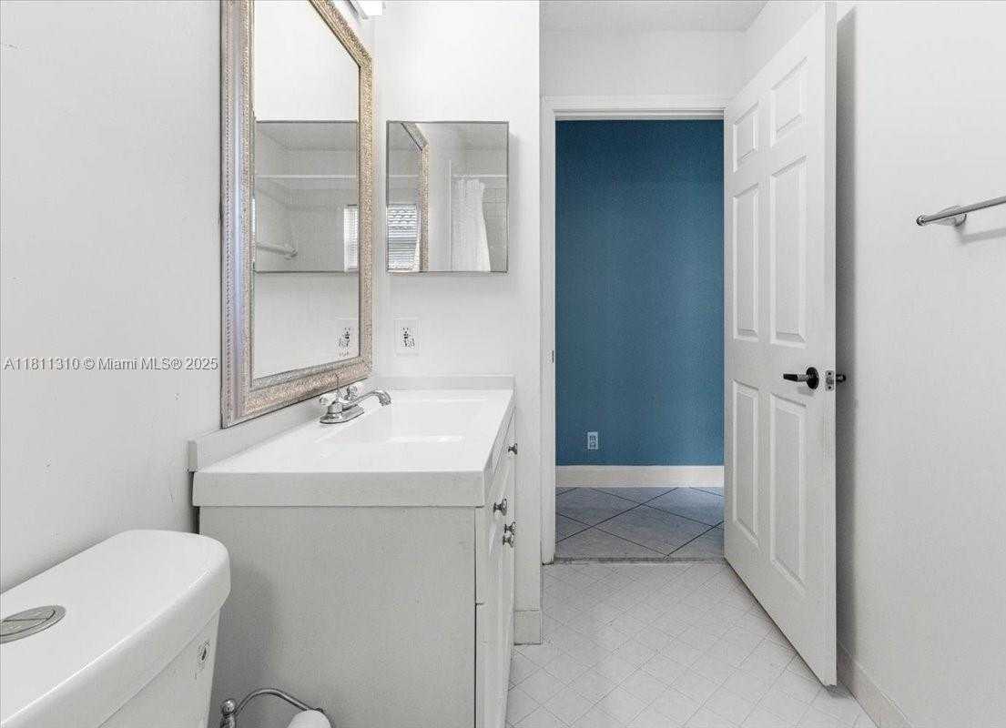 Small Image of 930 BRIAR RIDGE RD, Weston Number 61