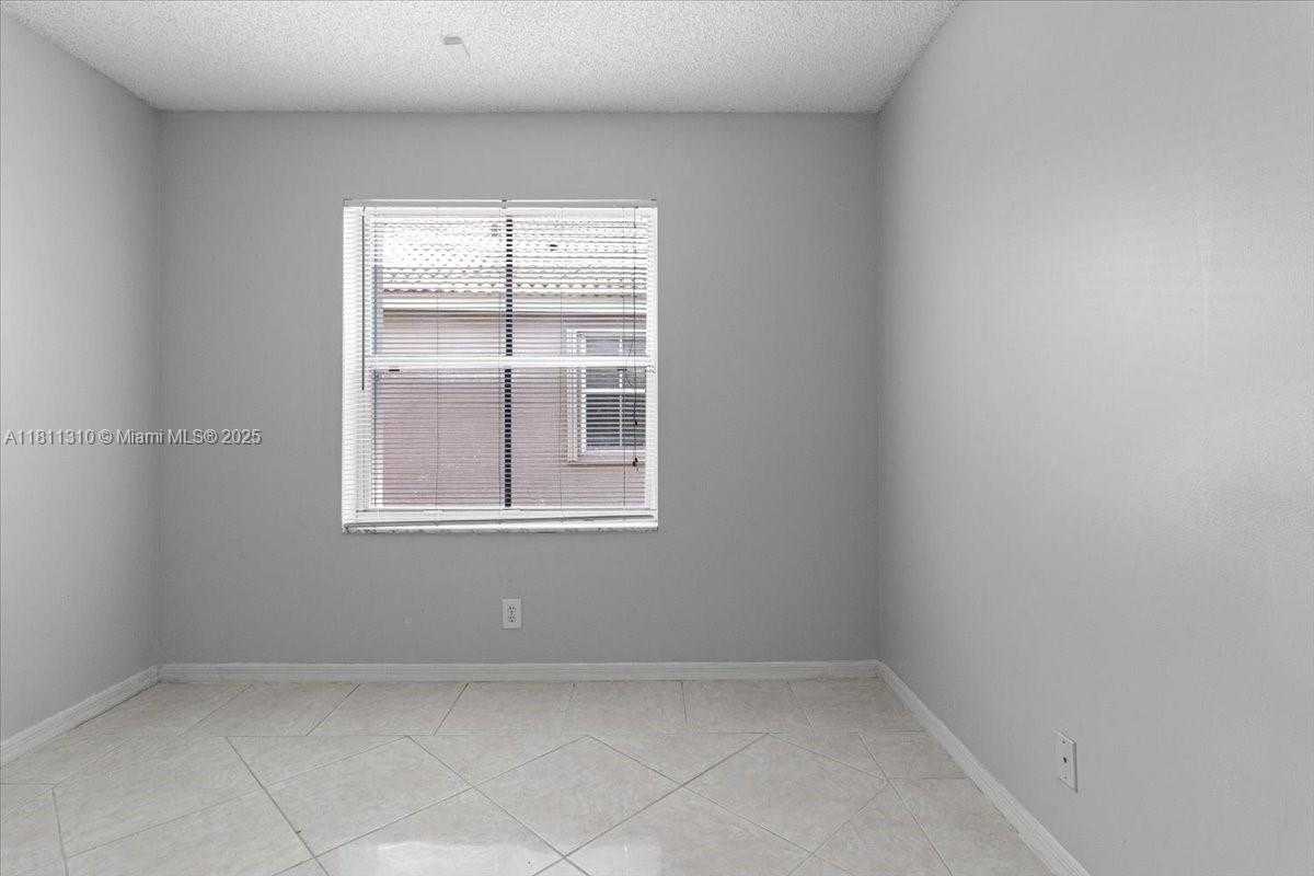Small Image of 930 BRIAR RIDGE RD, Weston Number 64