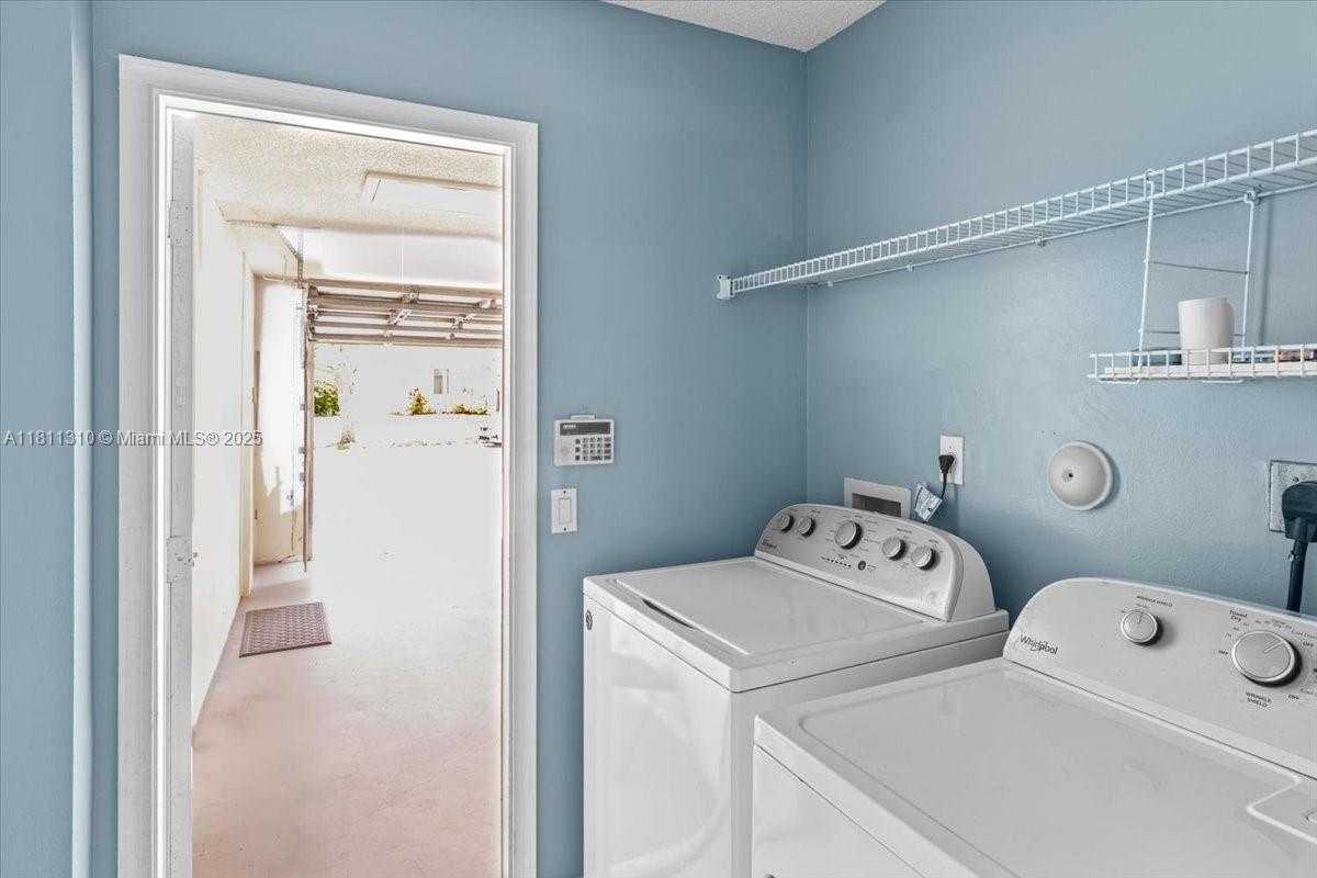 Small Image of 930 BRIAR RIDGE RD, Weston Number 65