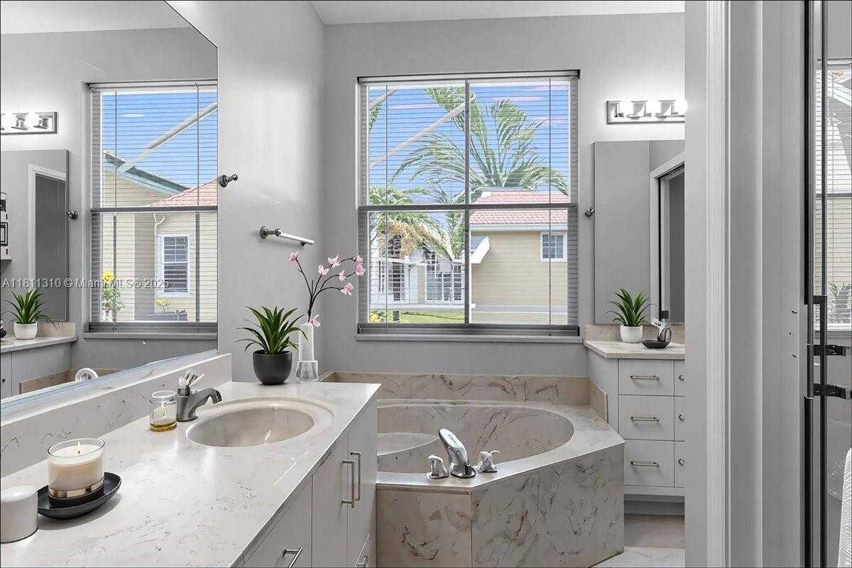 Small Image of 930 BRIAR RIDGE RD, Weston Number 69