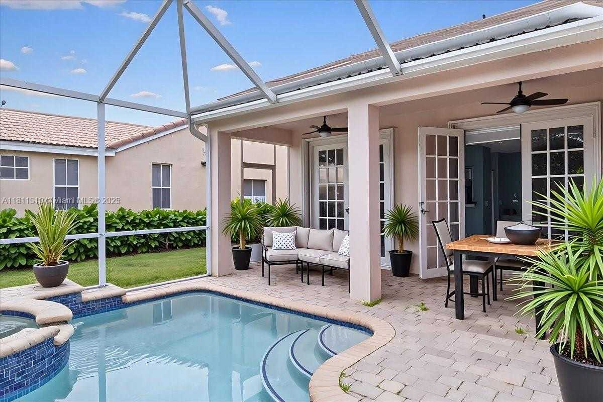 Small Image of 930 BRIAR RIDGE RD, Weston Number 75
