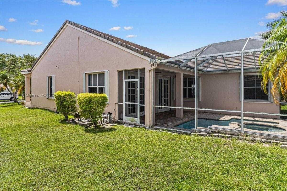 Small Image of 930 BRIAR RIDGE RD, Weston Number 8