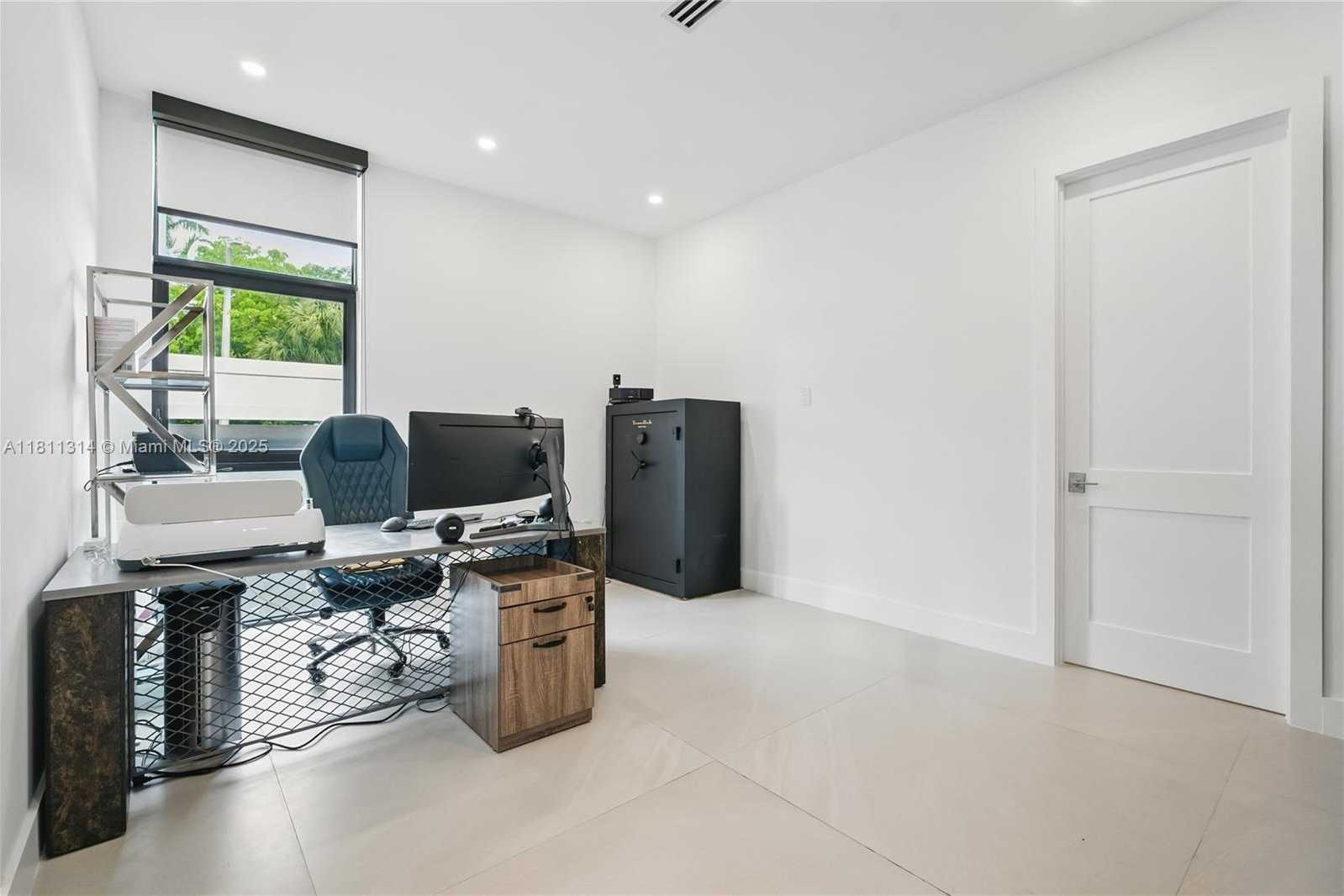 Small Image of 1845 NORTH EAST 124TH ST, North Miami Number 17