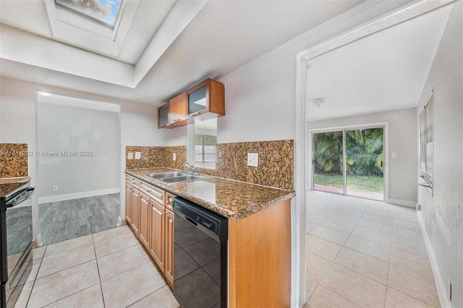 Small Image of 7019 NORTH WEST 63RD ST, Tamarac Number 22