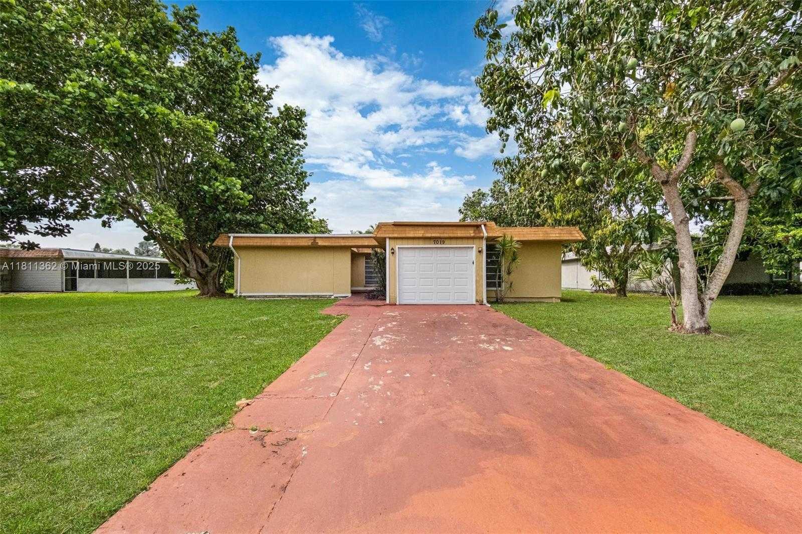 Small Image of 7019 NORTH WEST 63RD ST, Tamarac Number 26