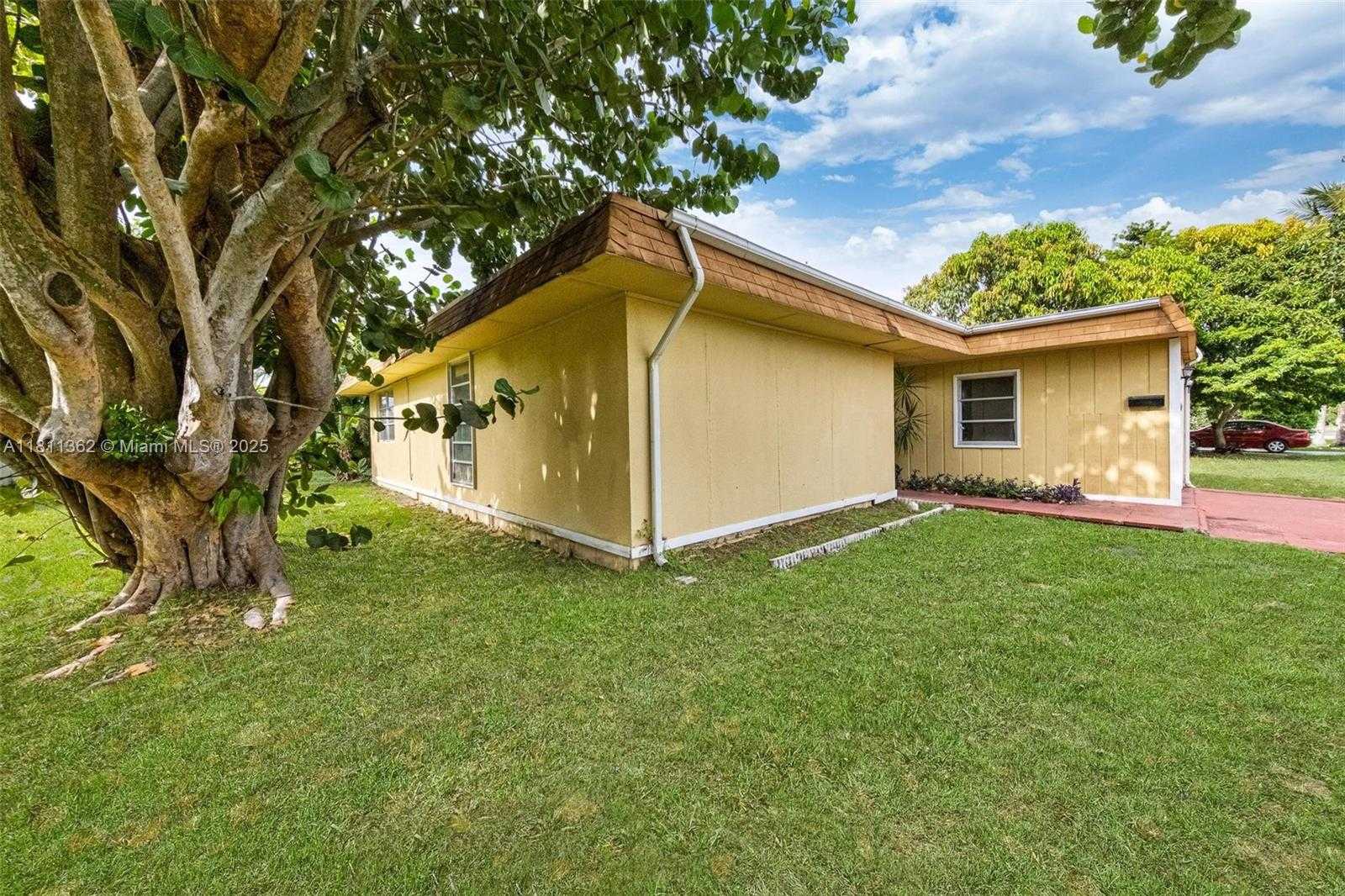 Small Image of 7019 NORTH WEST 63RD ST, Tamarac Number 27