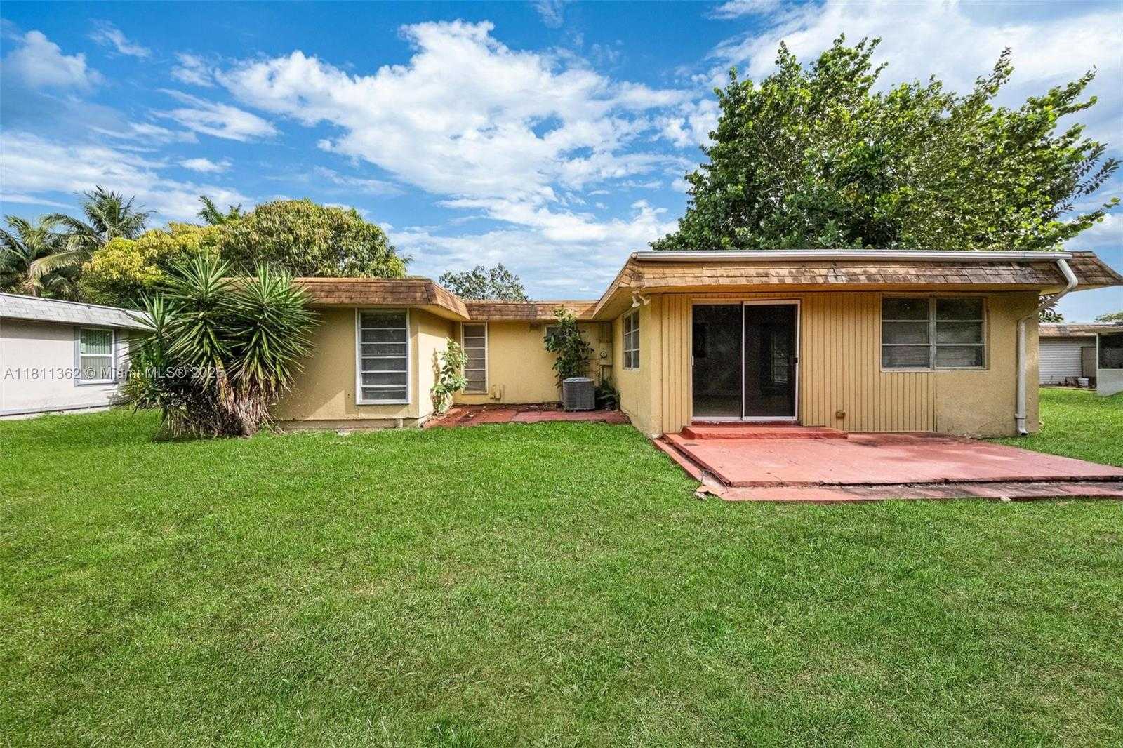Small Image of 7019 NORTH WEST 63RD ST, Tamarac Number 28