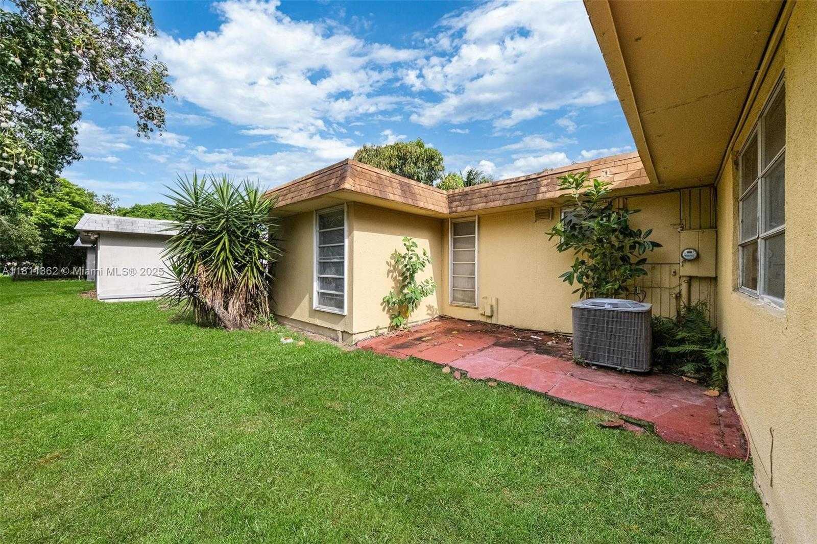 Small Image of 7019 NORTH WEST 63RD ST, Tamarac Number 30