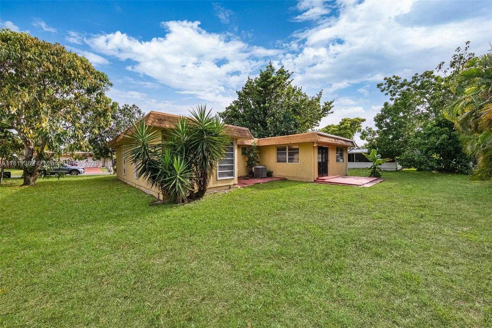 Small Image of 7019 NORTH WEST 63RD ST, Tamarac Number 31
