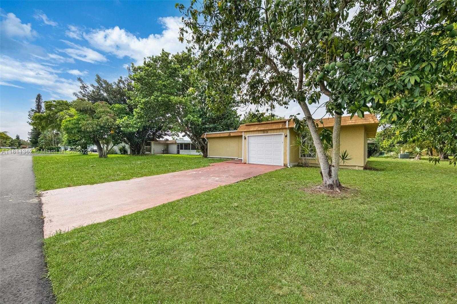 Small Image of 7019 NORTH WEST 63RD ST, Tamarac Number 32