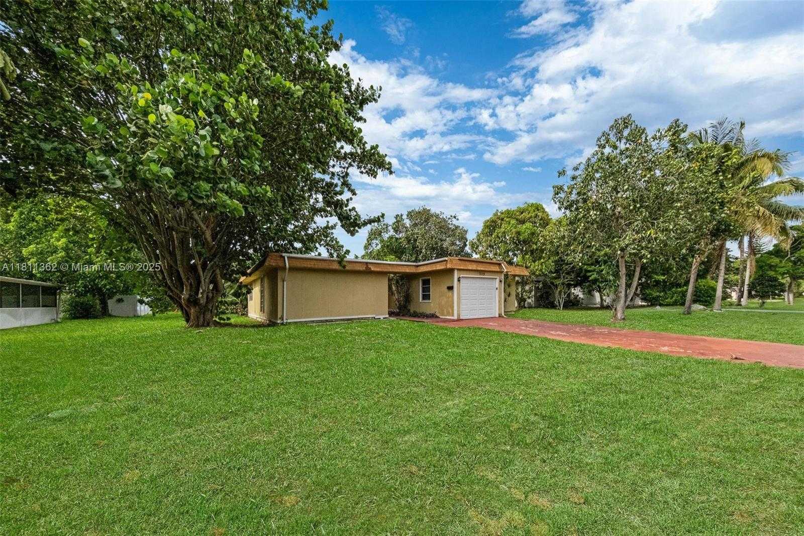 Small Image of 7019 NORTH WEST 63RD ST, Tamarac Number 4