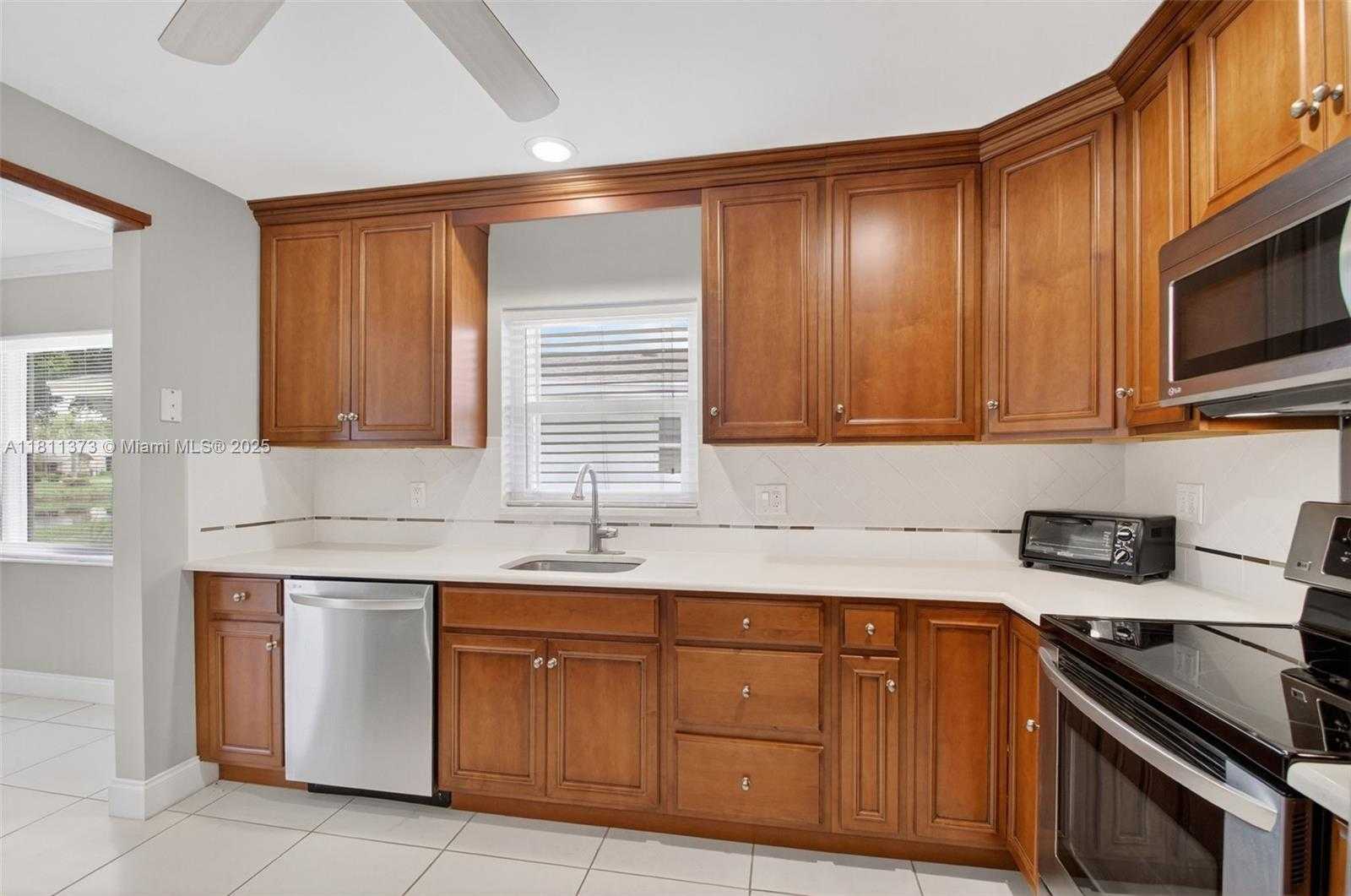 Small Image of 3810 ROWENA CIR, West Palm Beach Number 14
