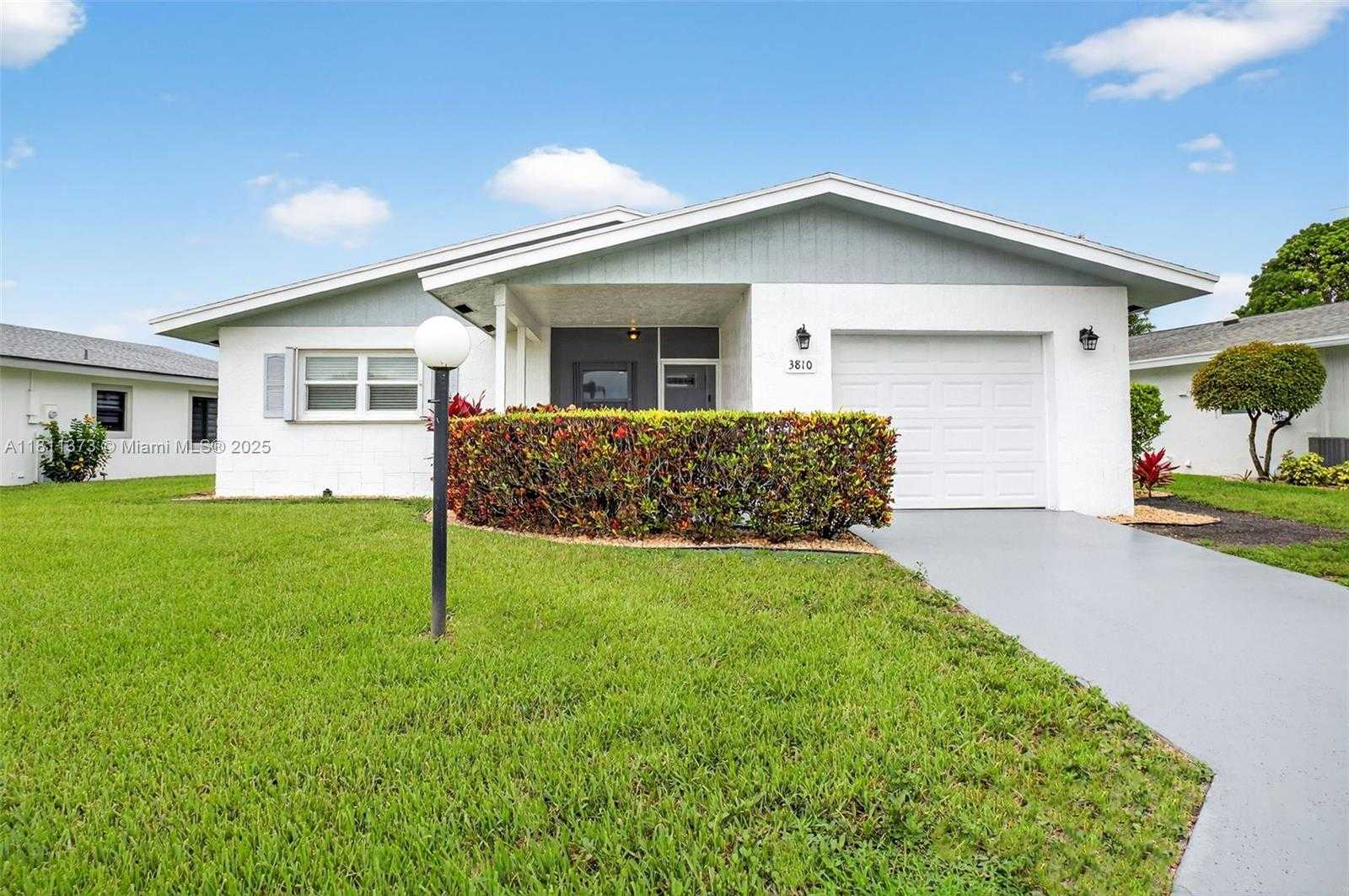 Small Image of 3810 ROWENA CIR, West Palm Beach Number 2