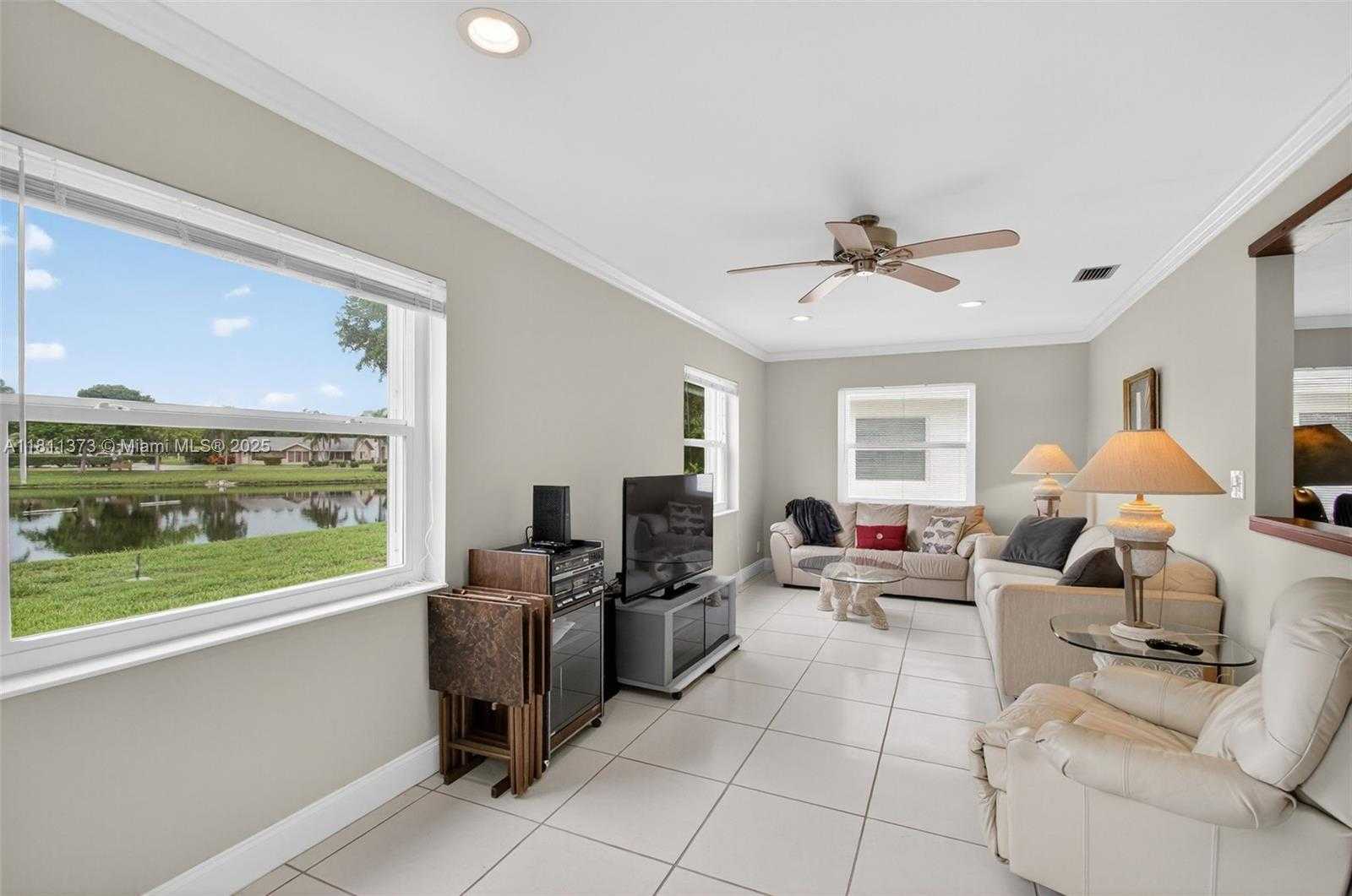 Small Image of 3810 ROWENA CIR, West Palm Beach Number 20