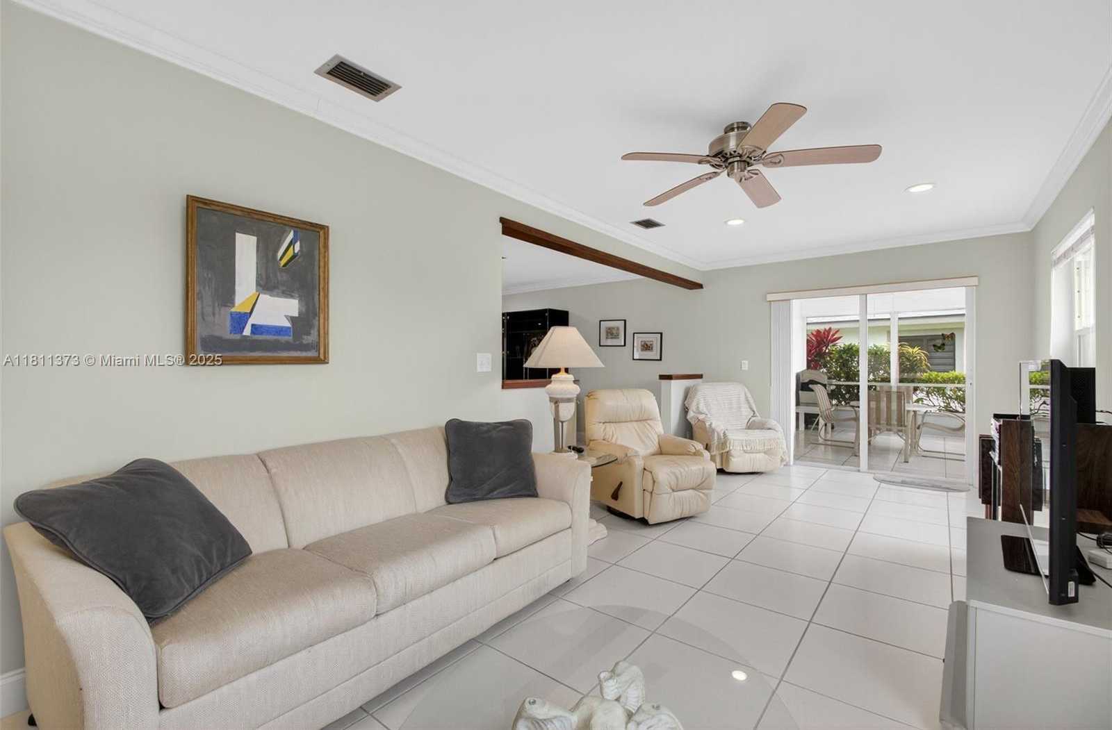 Small Image of 3810 ROWENA CIR, West Palm Beach Number 23