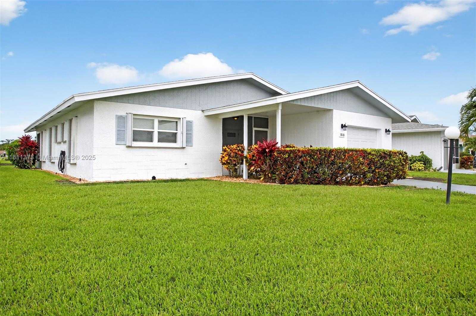 Small Image of 3810 ROWENA CIR, West Palm Beach Number 3