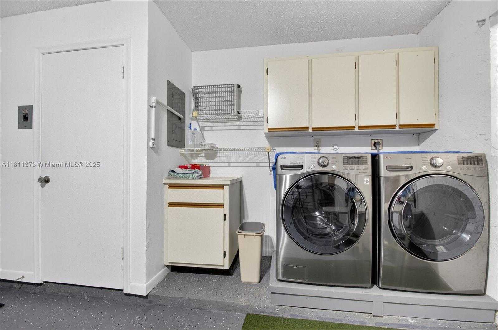 Small Image of 3810 ROWENA CIR, West Palm Beach Number 32