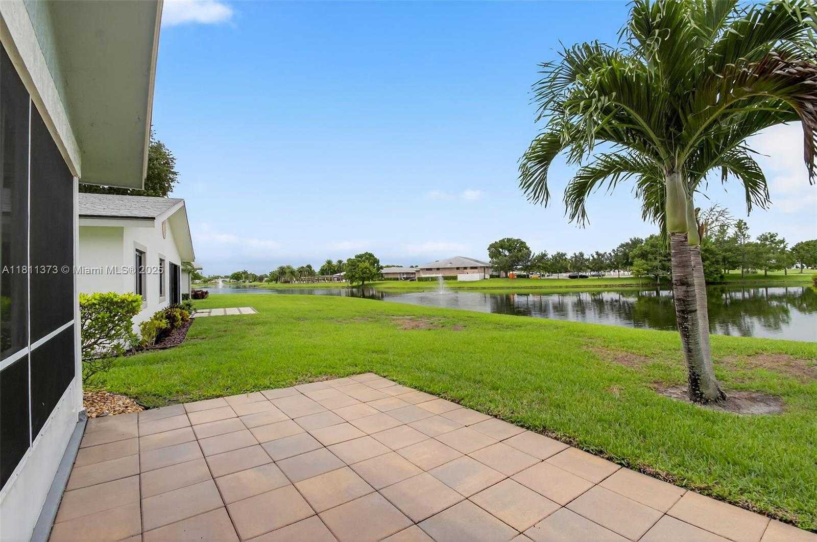 Small Image of 3810 ROWENA CIR, West Palm Beach Number 37