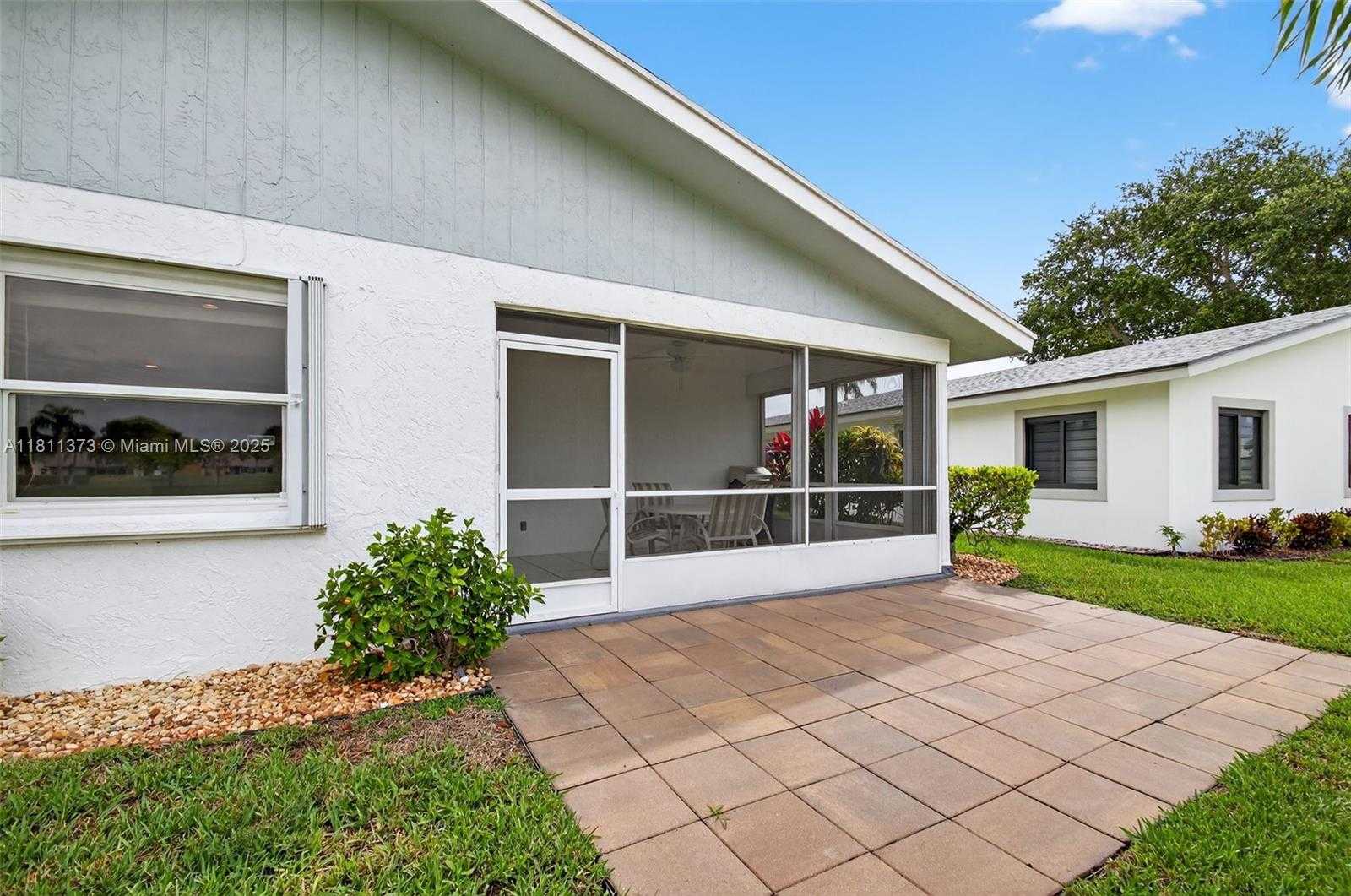 Small Image of 3810 ROWENA CIR, West Palm Beach Number 38