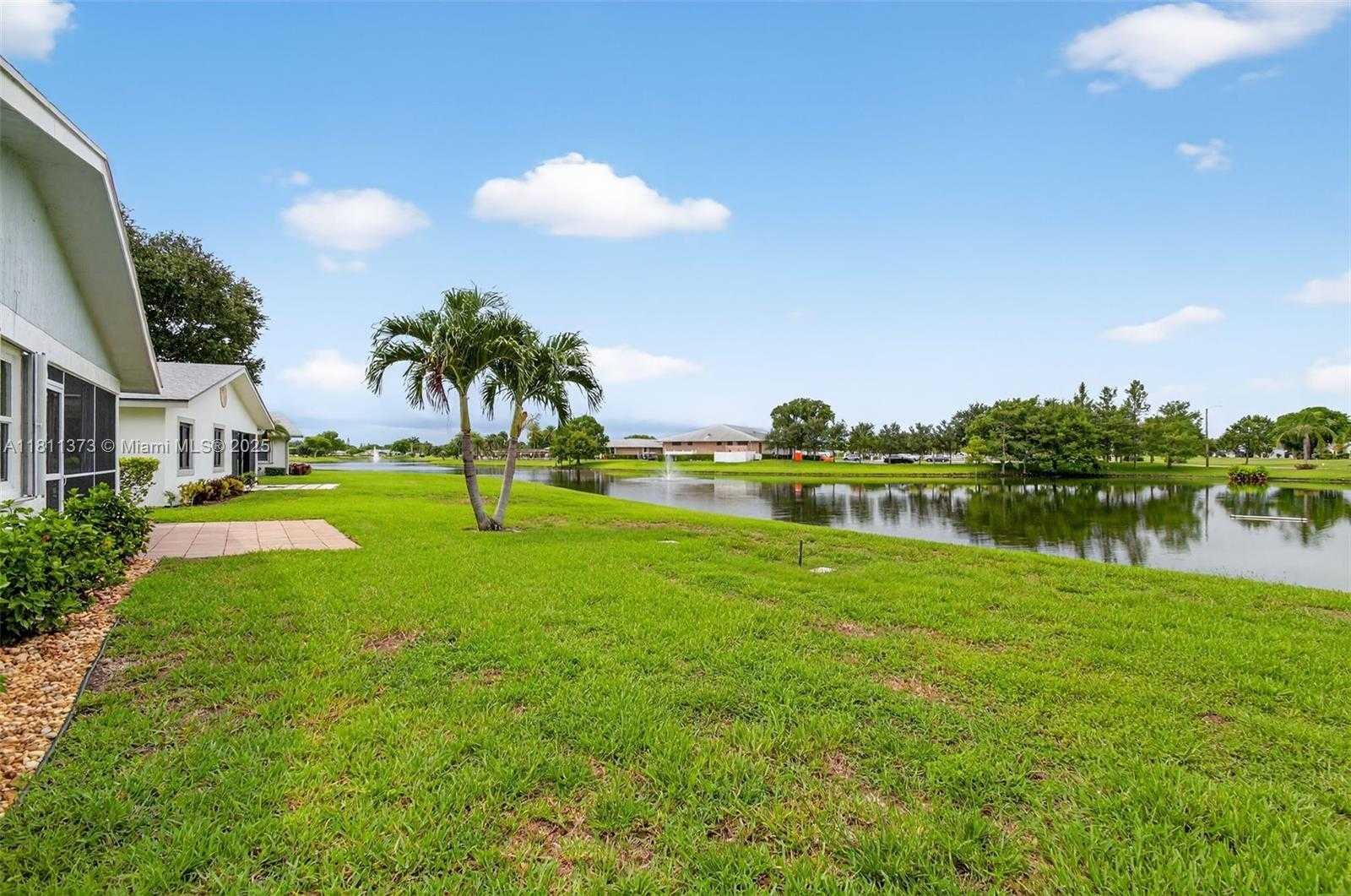 Small Image of 3810 ROWENA CIR, West Palm Beach Number 43