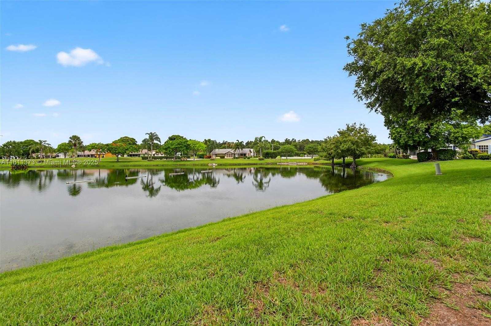 Small Image of 3810 ROWENA CIR, West Palm Beach Number 44