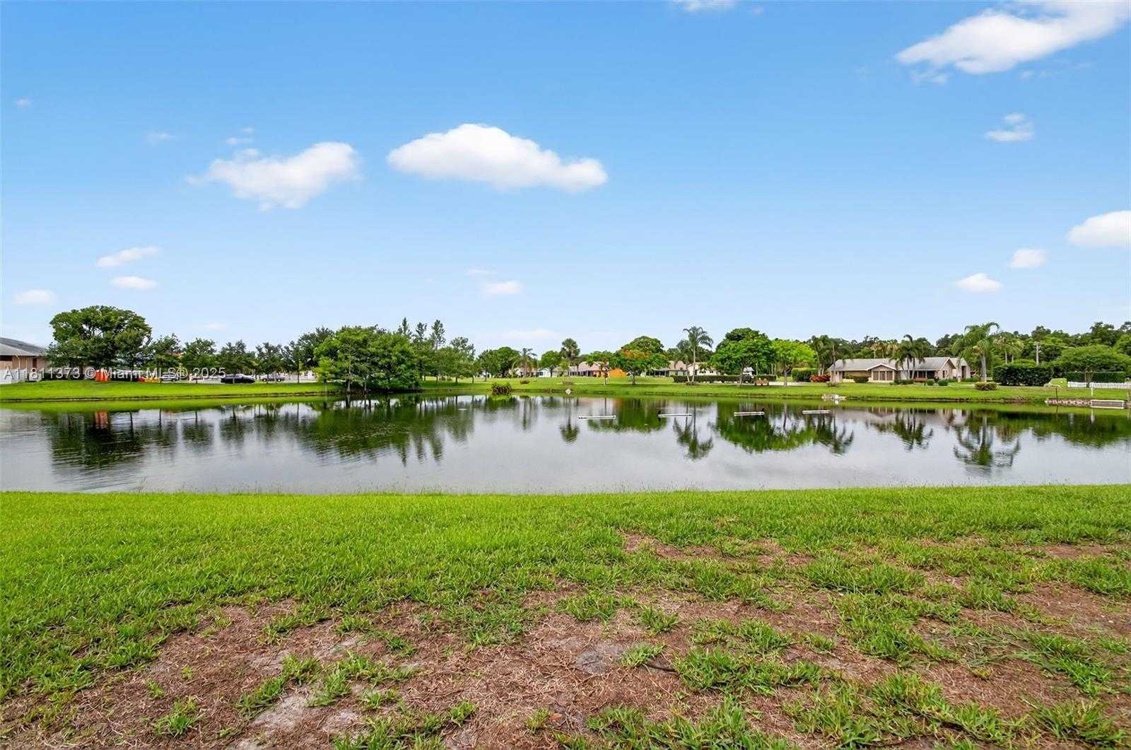 Small Image of 3810 ROWENA CIR, West Palm Beach Number 45