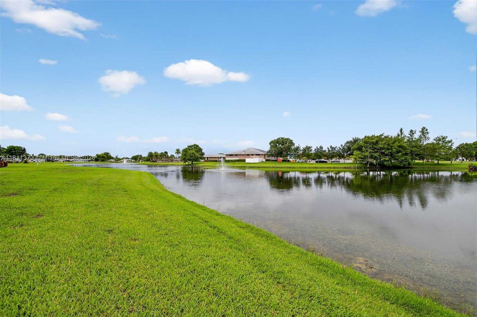 Small Image of 3810 ROWENA CIR, West Palm Beach Number 46
