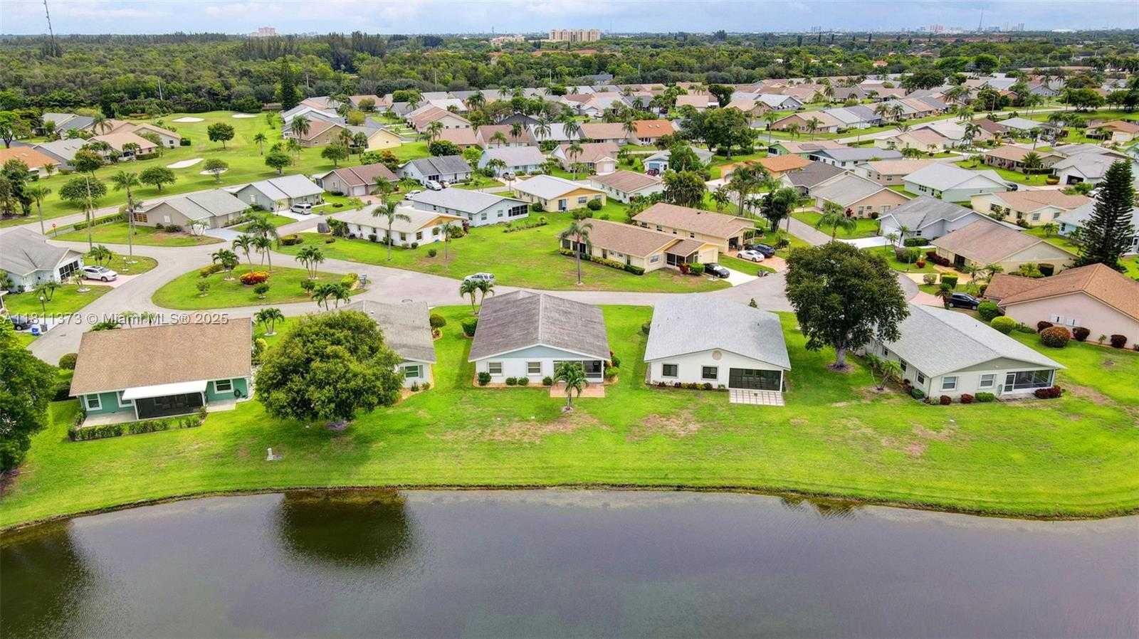 Small Image of 3810 ROWENA CIR, West Palm Beach Number 58