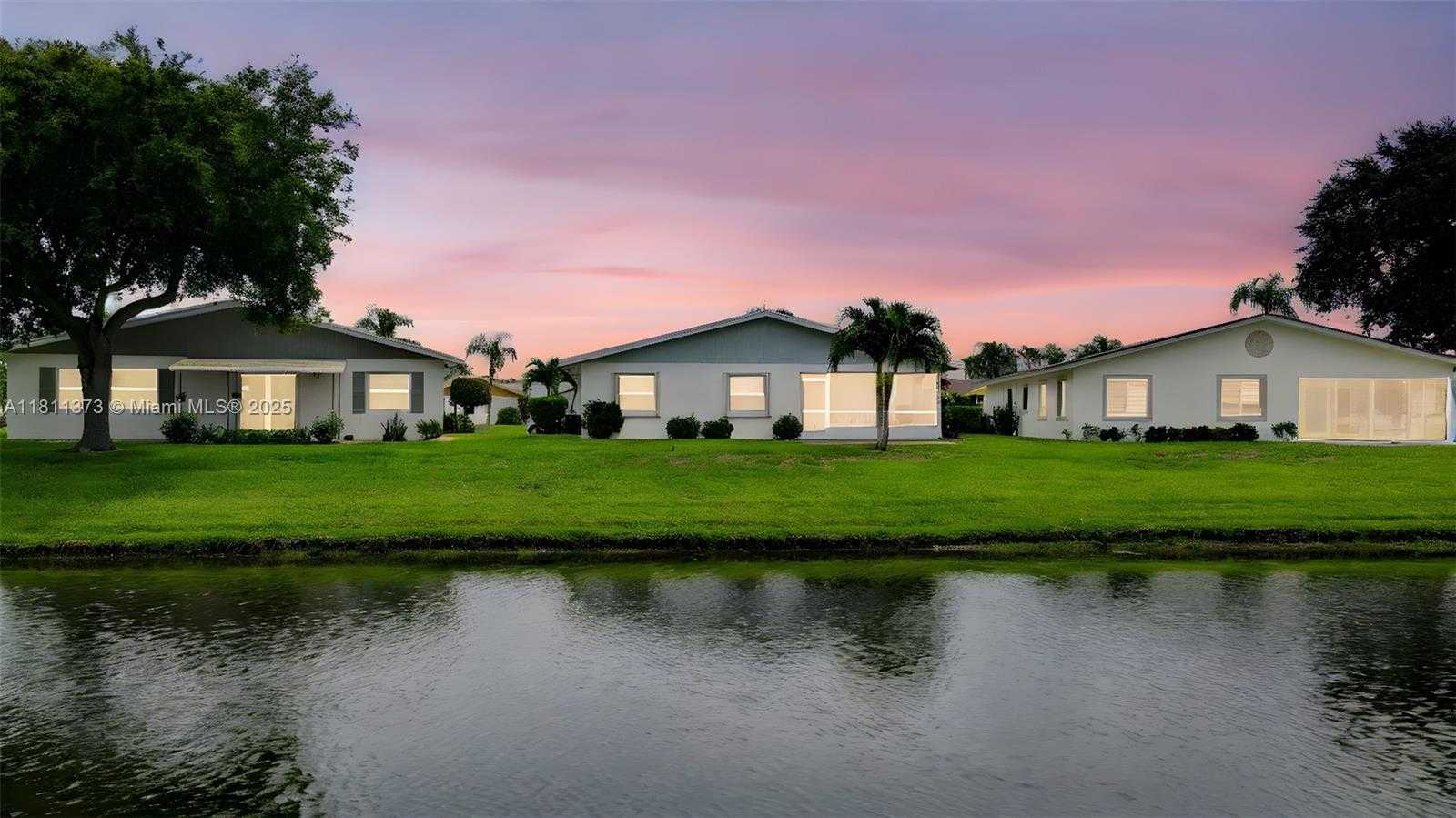 Small Image of 3810 ROWENA CIR, West Palm Beach Number 62