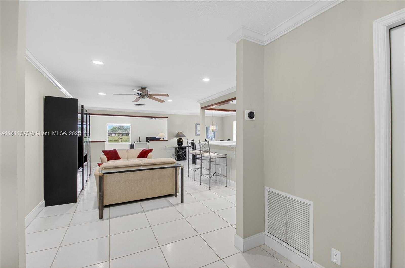 Small Image of 3810 ROWENA CIR, West Palm Beach Number 7