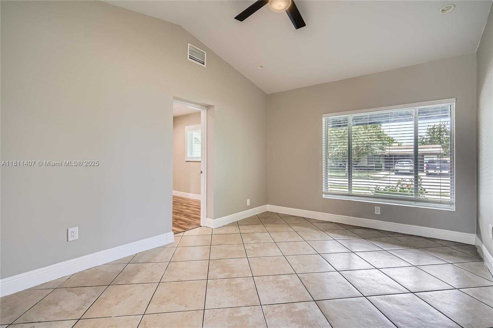 Small Image of 20701 EAGLE NEST RD, Cutler Bay Number 14