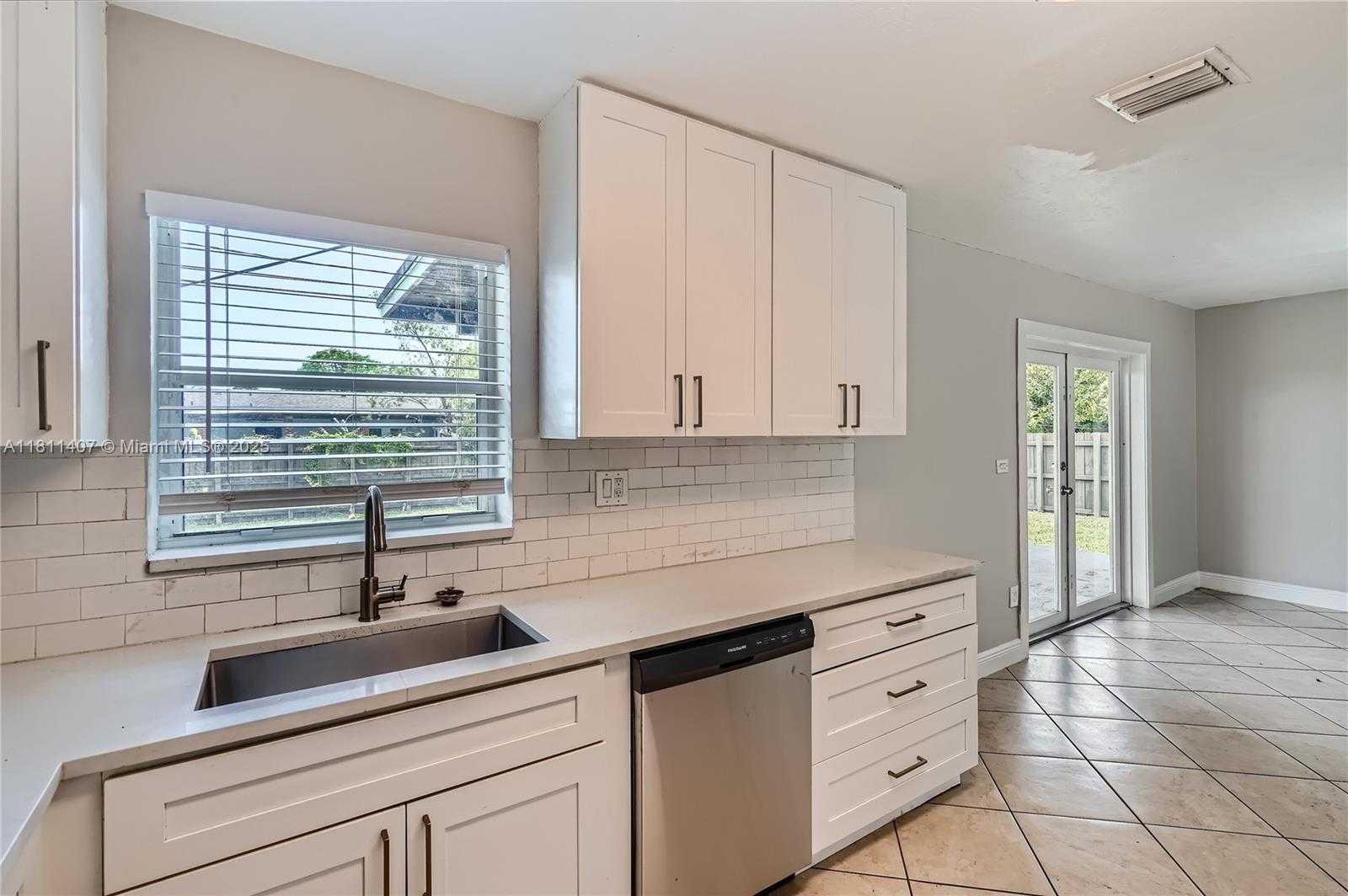 Small Image of 20701 EAGLE NEST RD, Cutler Bay Number 5