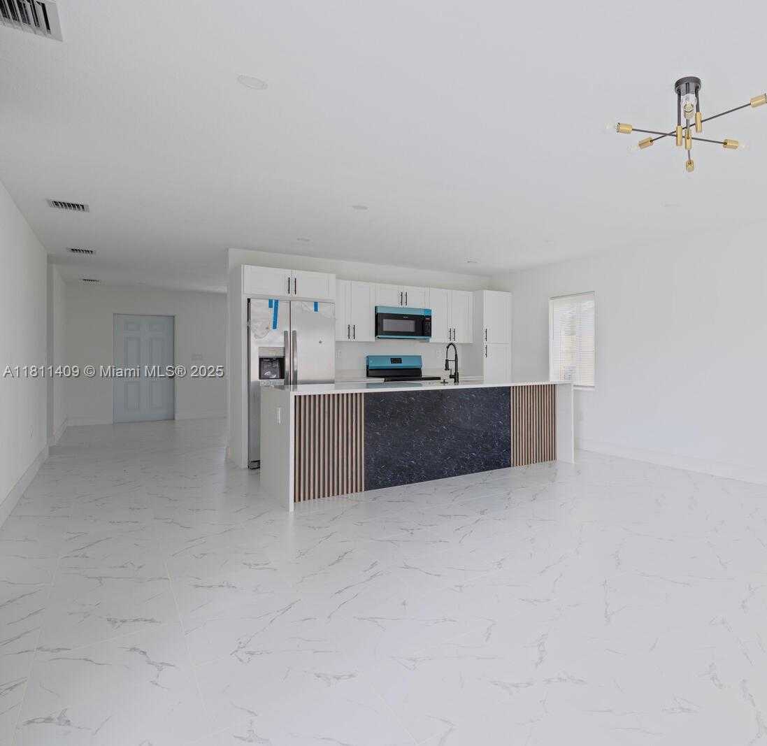 Small Image of 625 SOUTH WEST 6 STREET, Homestead Number 7