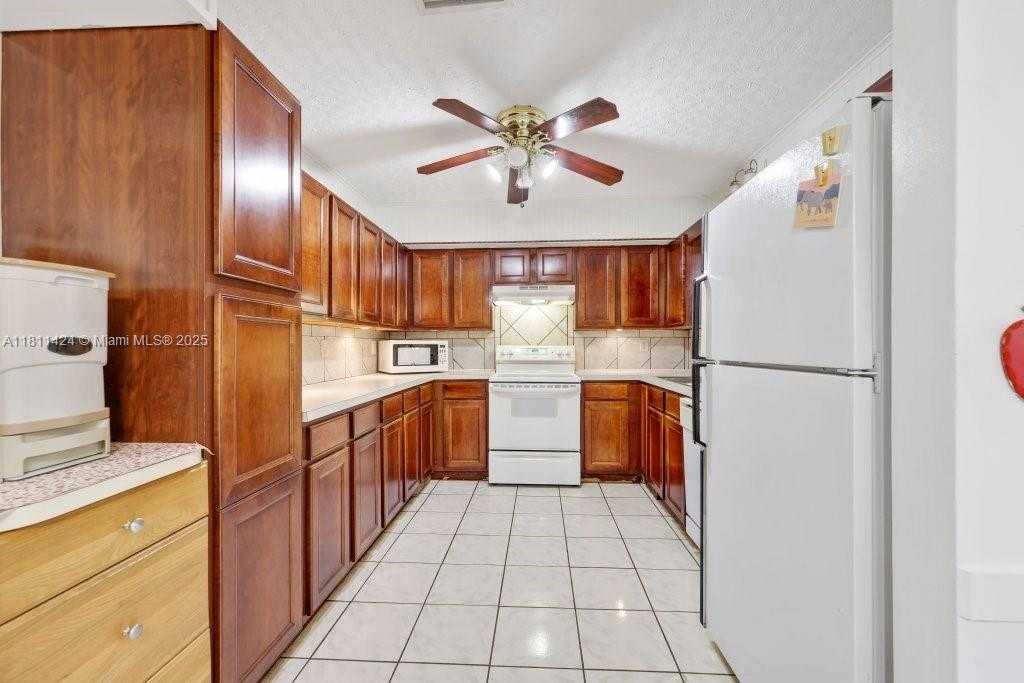 Small Image of 1090 SOUTH WEST 31ST ST, Fort Lauderdale Number 11
