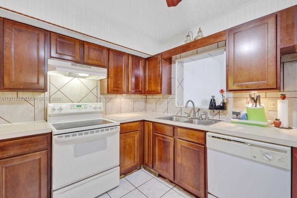 Small Image of 1090 SOUTH WEST 31ST ST, Fort Lauderdale Number 14