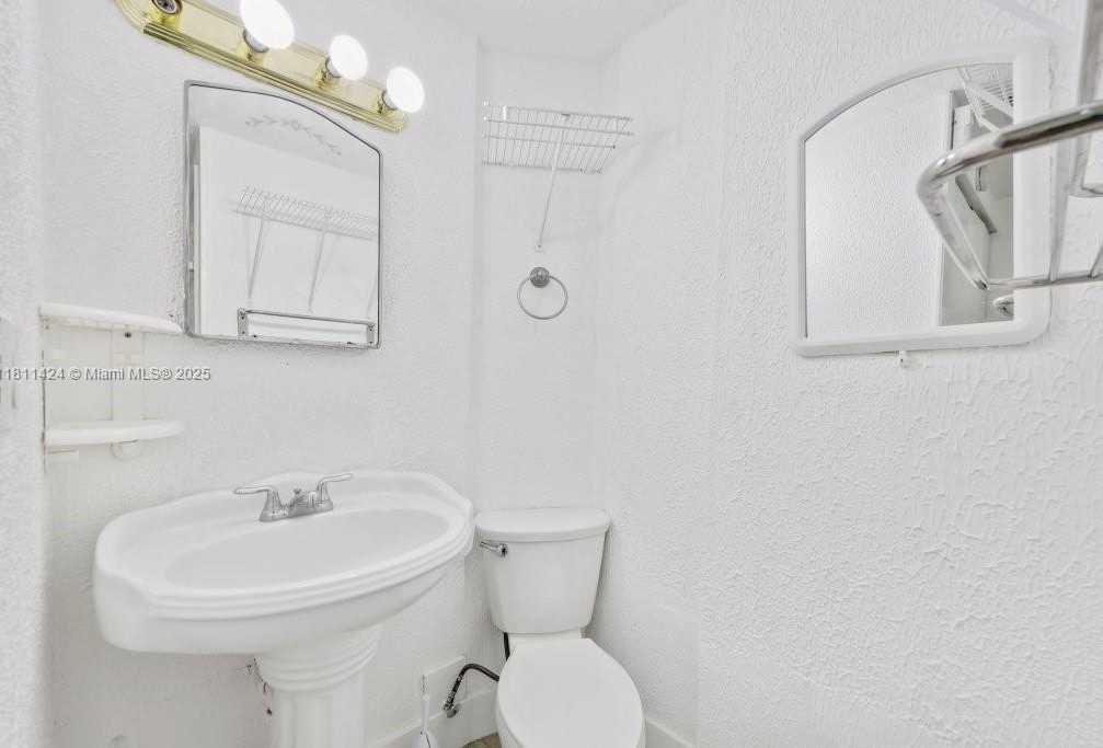 Small Image of 1090 SOUTH WEST 31ST ST, Fort Lauderdale Number 27