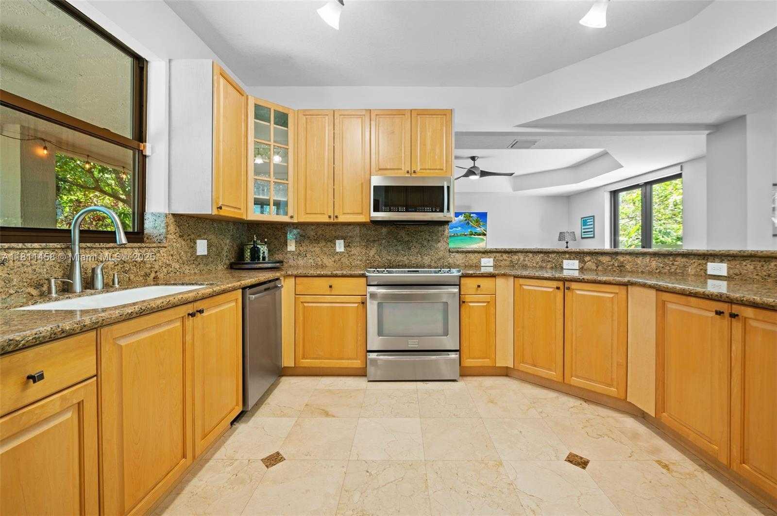 Small Image of 8205 SOUTH WEST 171ST TER, Palmetto Bay Number 7