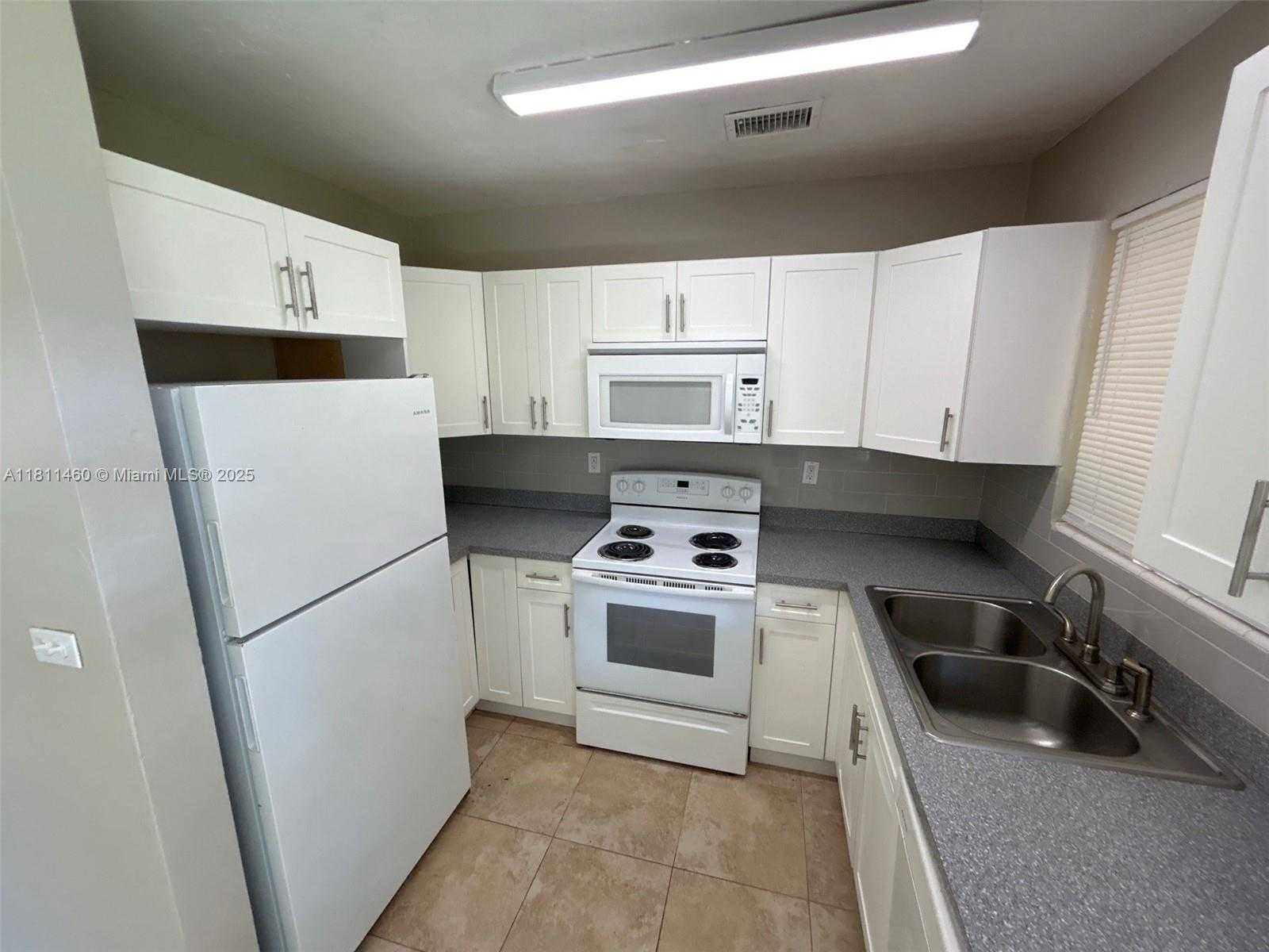 Small Image of 20130 NORTH WEST 15TH AVE, Miami Gardens Number 10