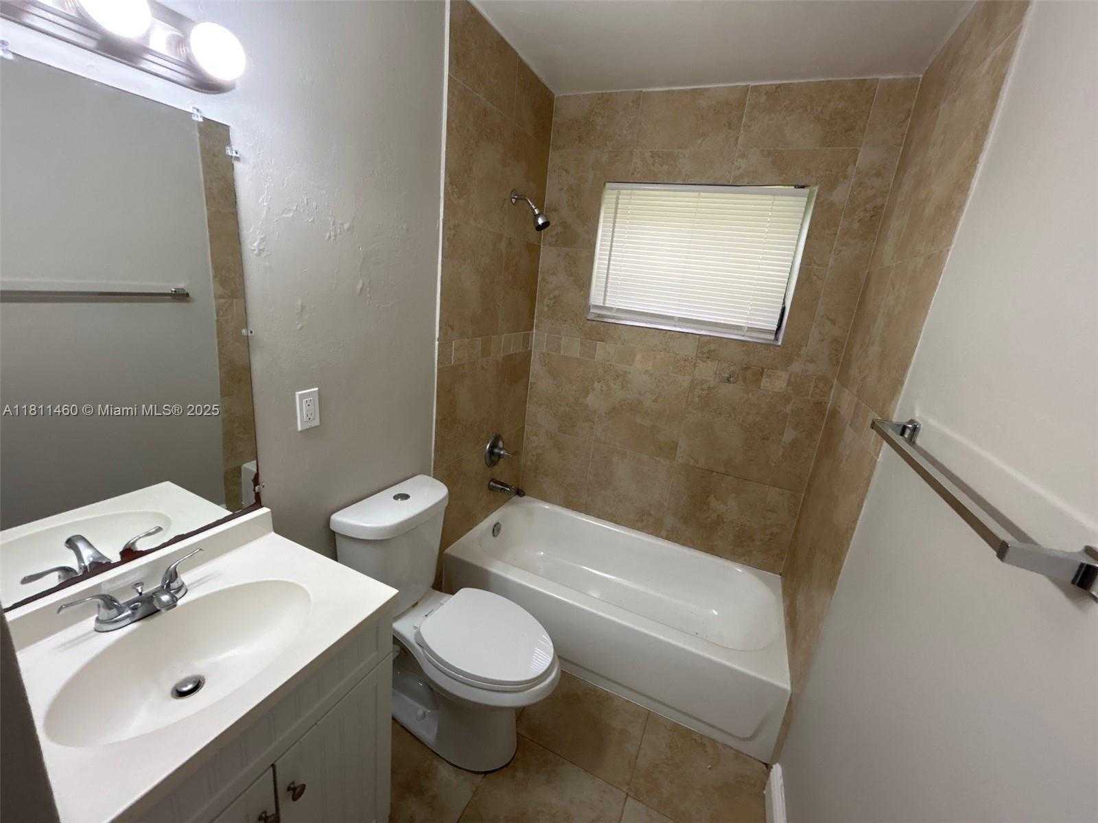 Small Image of 20130 NORTH WEST 15TH AVE, Miami Gardens Number 11