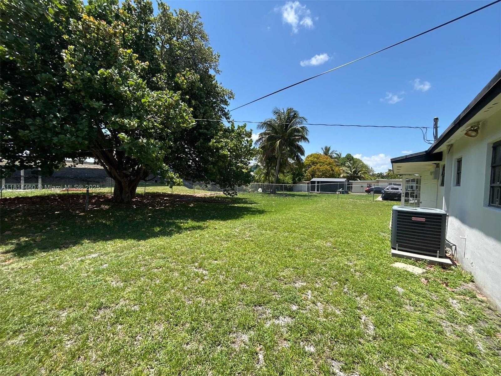 Small Image of 20130 NORTH WEST 15TH AVE, Miami Gardens Number 18