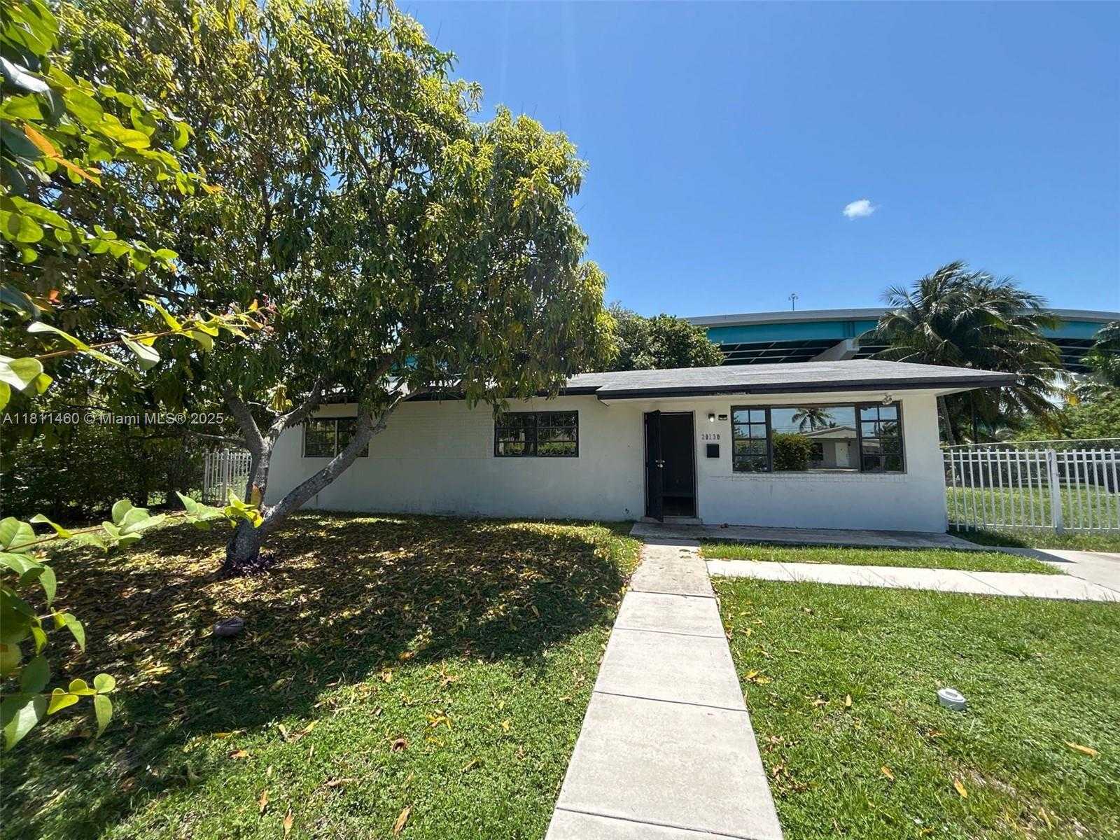Small Image of 20130 NORTH WEST 15TH AVE, Miami Gardens Number 2