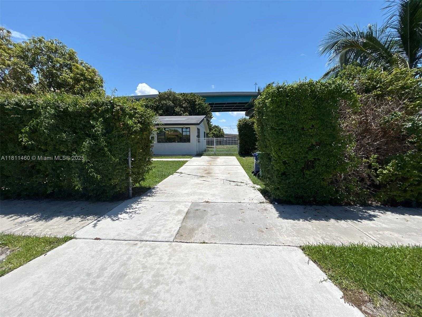 Small Image of 20130 NORTH WEST 15TH AVE, Miami Gardens Number 3