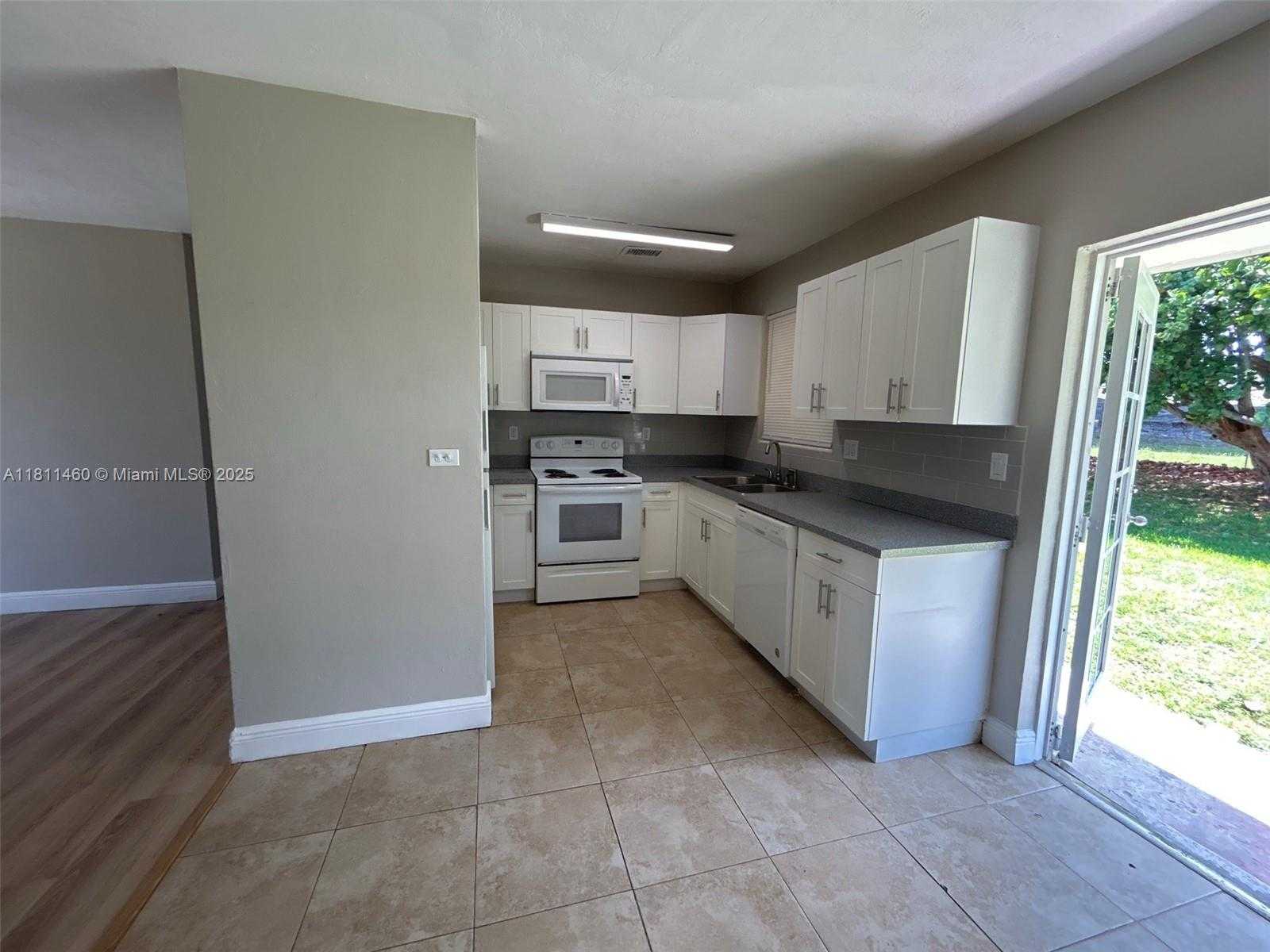 Small Image of 20130 NORTH WEST 15TH AVE, Miami Gardens Number 8