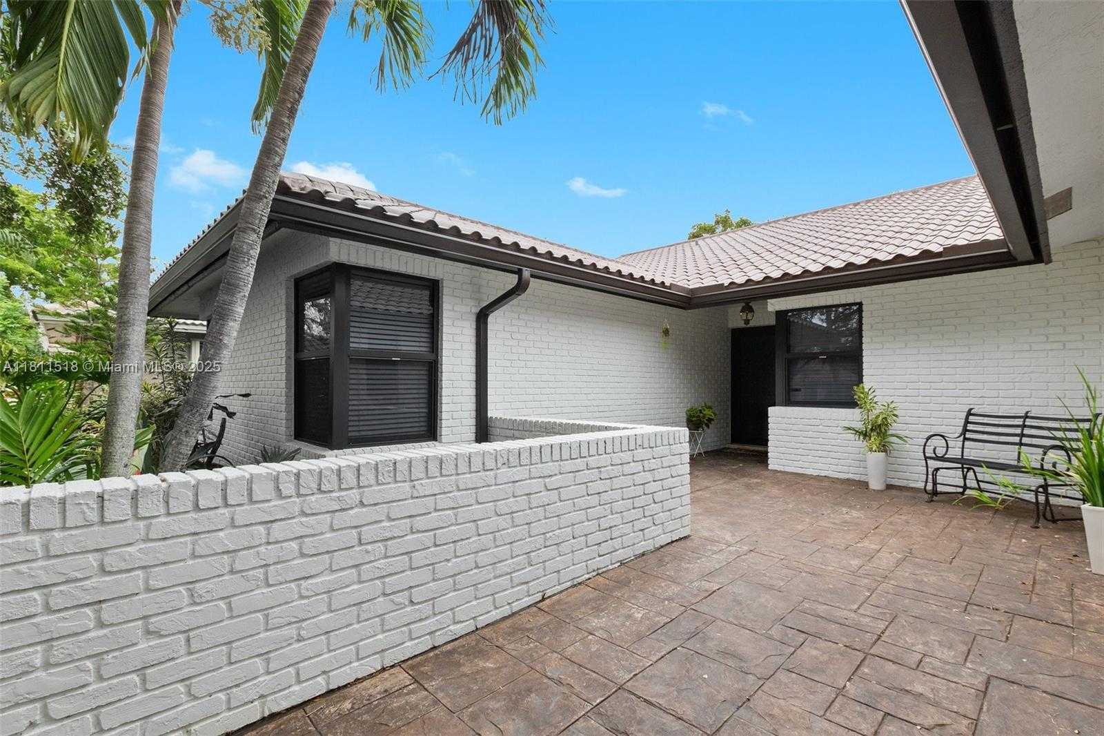 Small Image of 875 NORTH WEST 108TH LN, Coral Springs Number 3