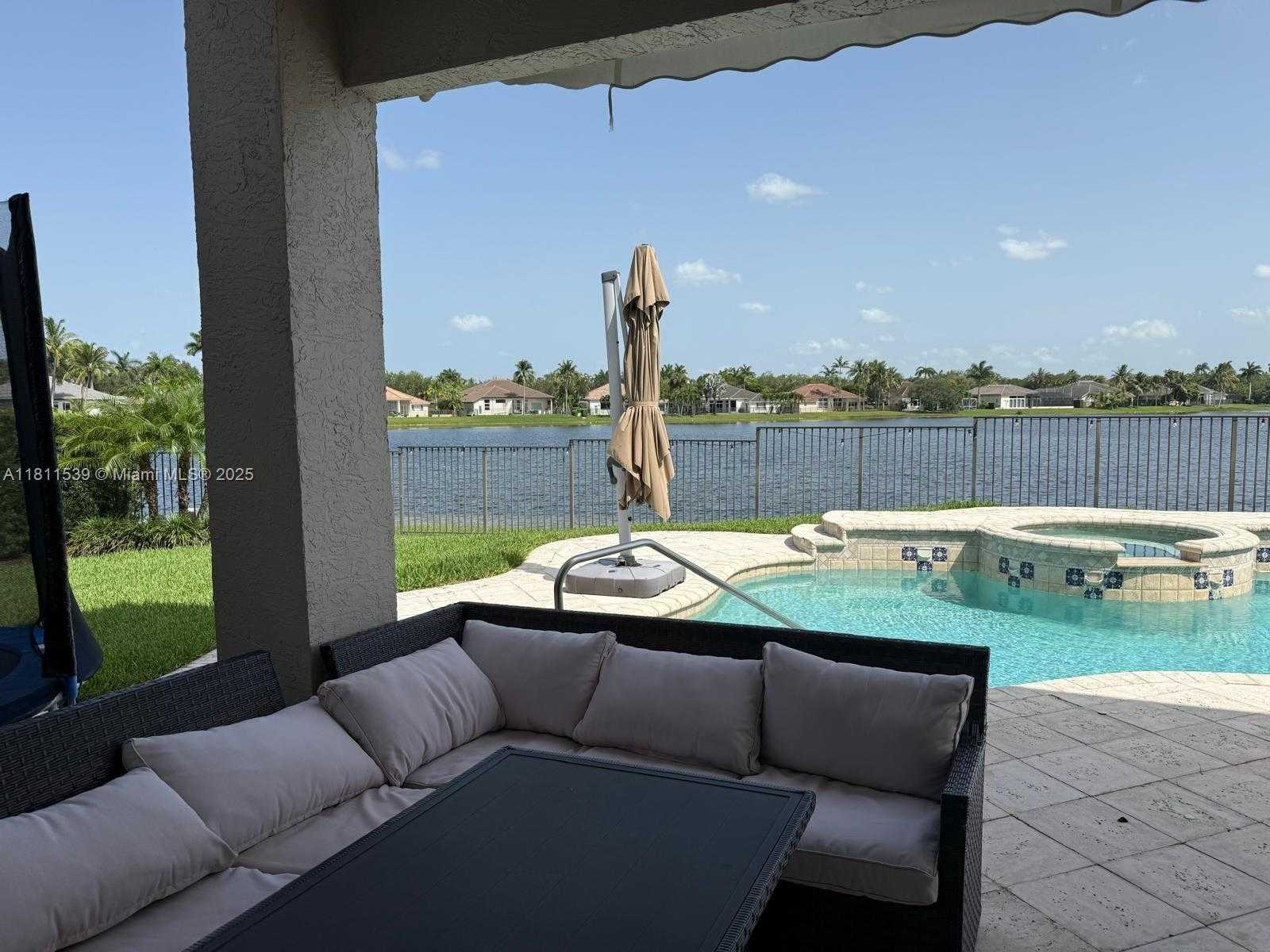 Small Image of 1418 LANTANA DR, Weston Number 4