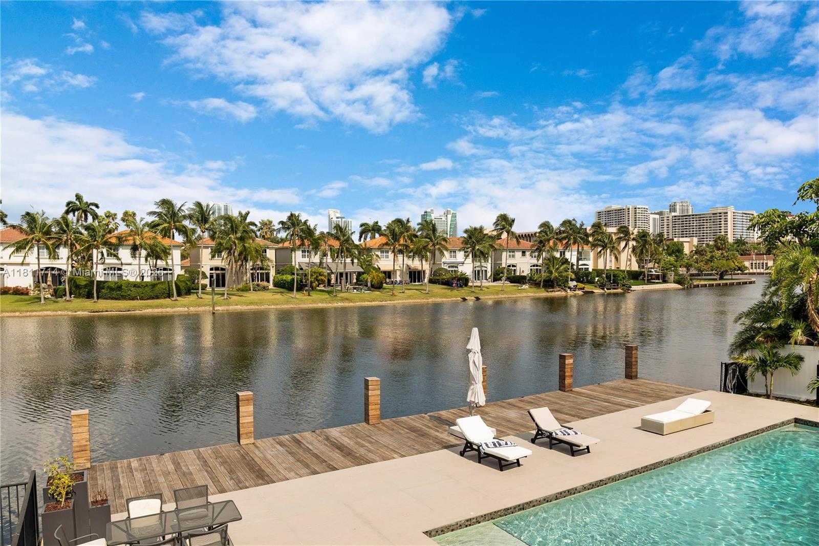 Small Image of 1601 DIPLOMAT PKWY, Hollywood Number 10