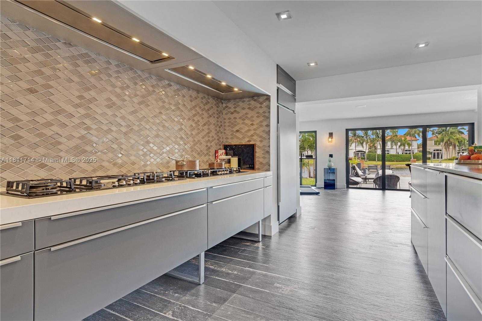 Small Image of 1601 DIPLOMAT PKWY, Hollywood Number 12